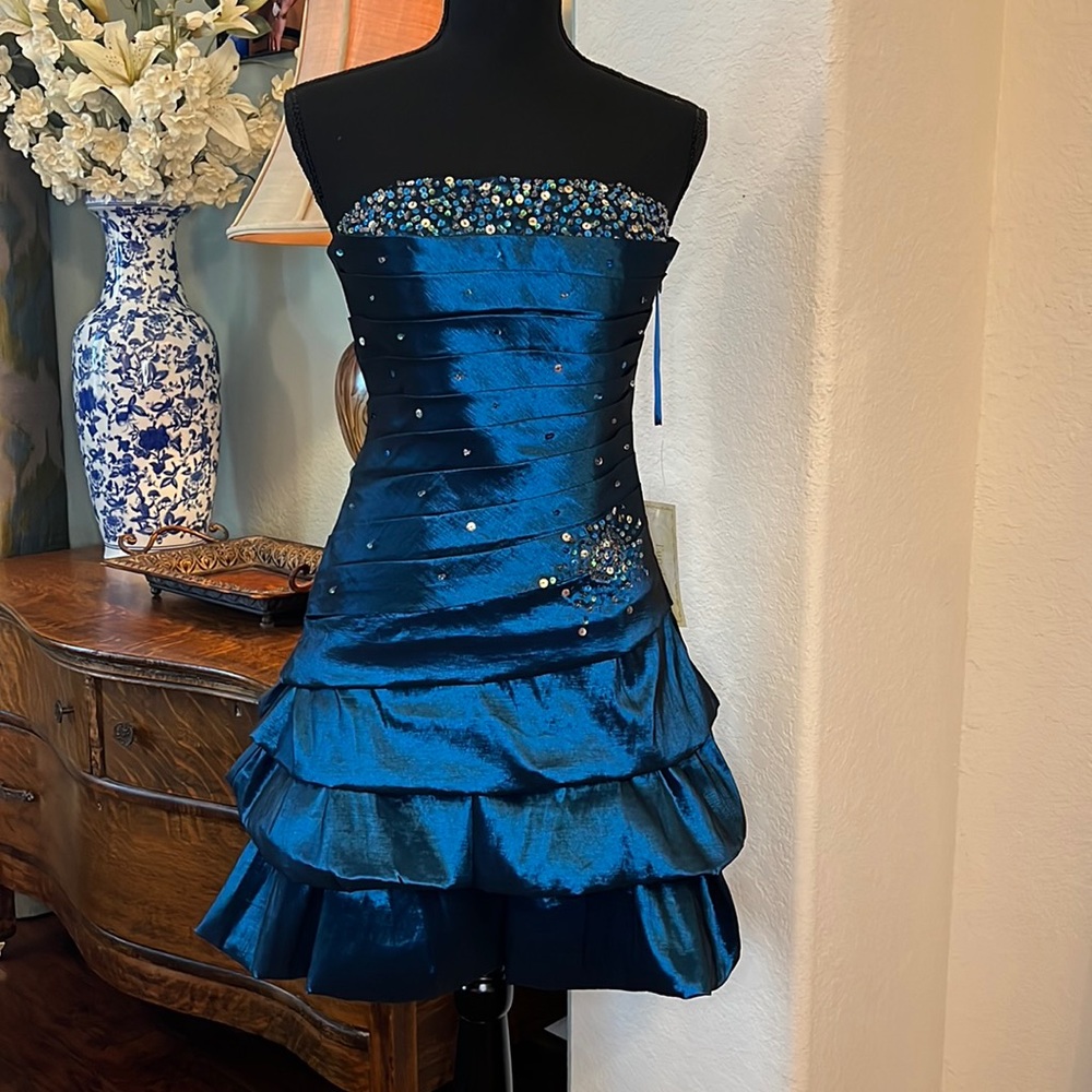 Eureka brand Homecoming cocktail dress NWT